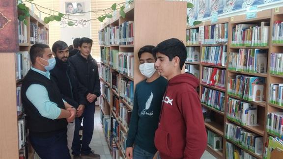 بازدید از کتابخانه